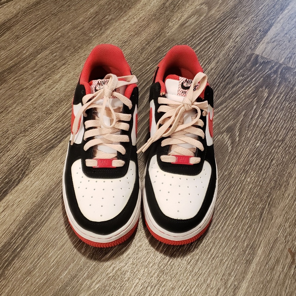 NIKE AIR FORCE 1 (GS) WOMENS SIZE 8.5 - 9